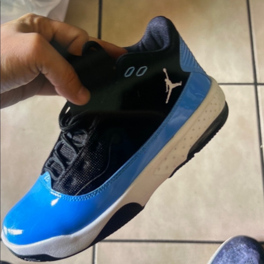 Jordan Women's Blue and Black Sneakers